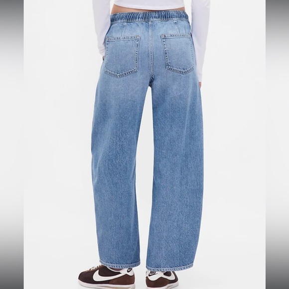 GAP High Rise UltraSoft Barrel Jeans - Picture 2 of 2